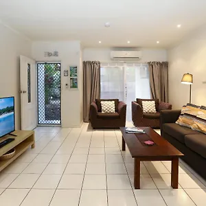 https://cosy-1-bed-unit-close-to-the-beach-and-town.cairnshotels4all.com